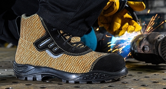 Термостойкая облегченная спецобувь -  принципиально новый вид защитной обуви