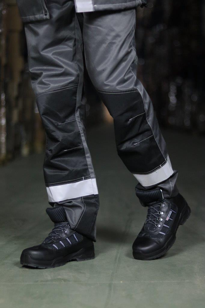 Ботинки для работы на складе