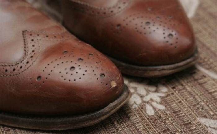 Царапины на кожаной обуви