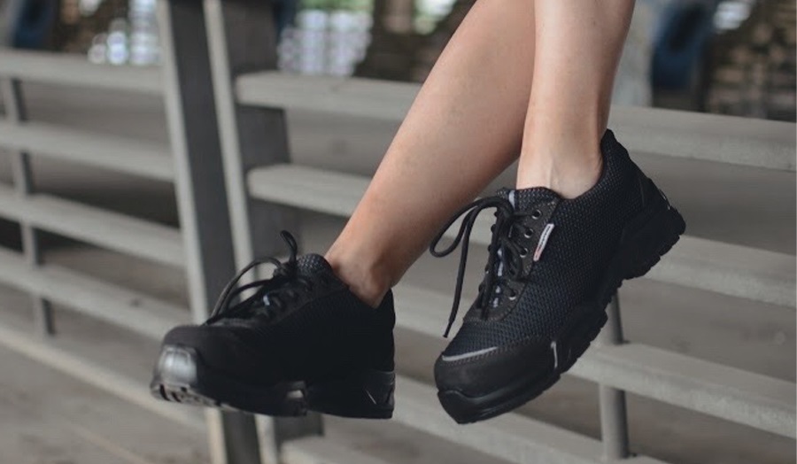 Из каких материалов производят обувь